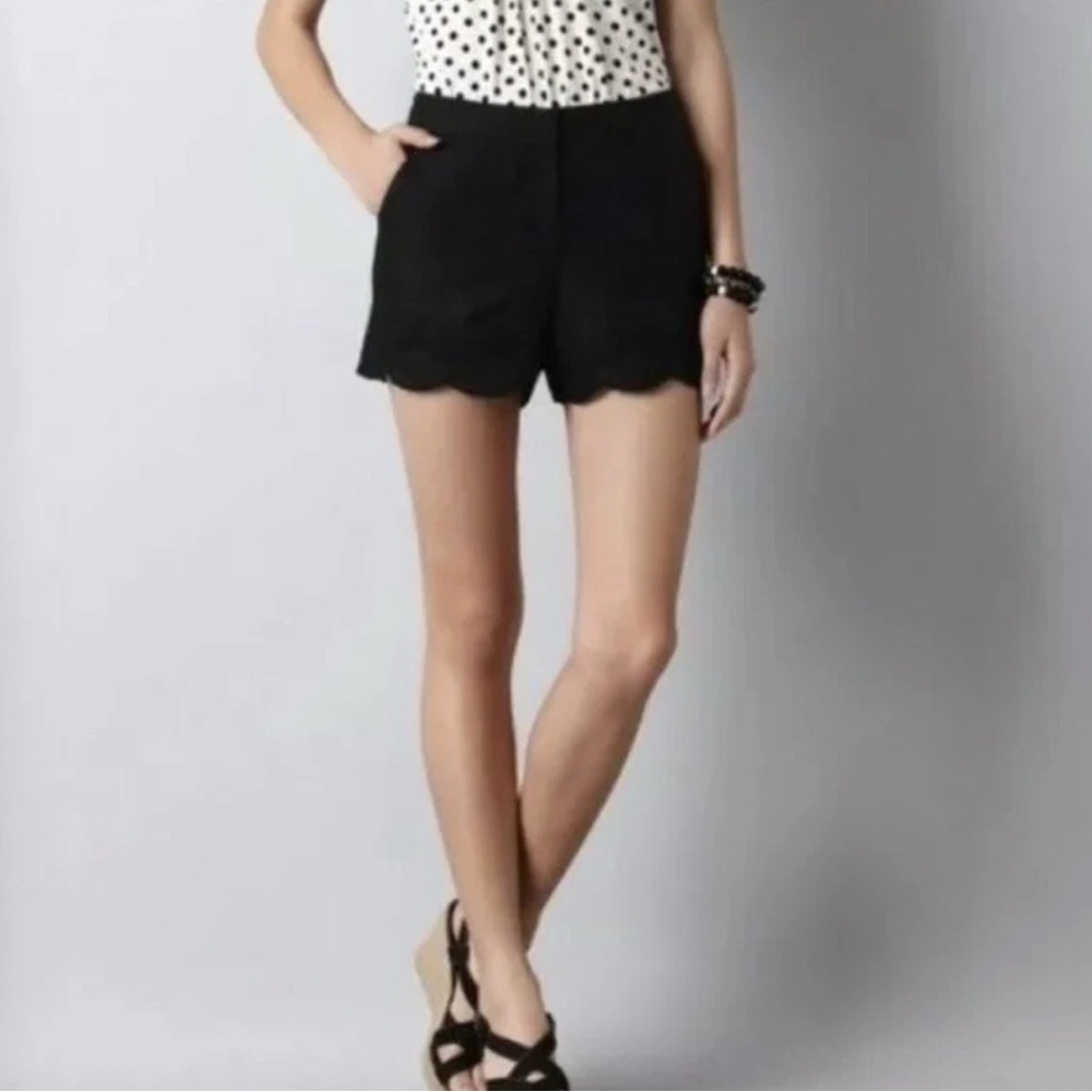 Ann Taylor LOFT The Riviera Short Black Scallop Hem Textured Shorts Size 4